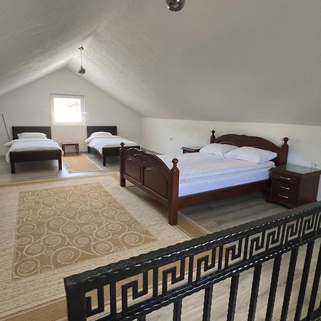 Sara Apartments Плав Екстериор снимка
