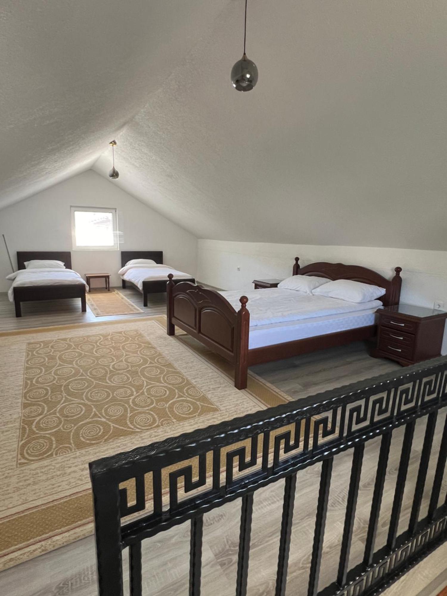 Sara Apartments Плав Екстериор снимка