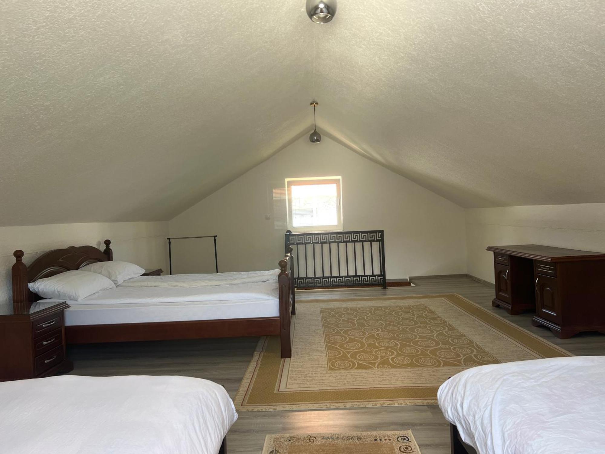 Sara Apartments Плав Екстериор снимка