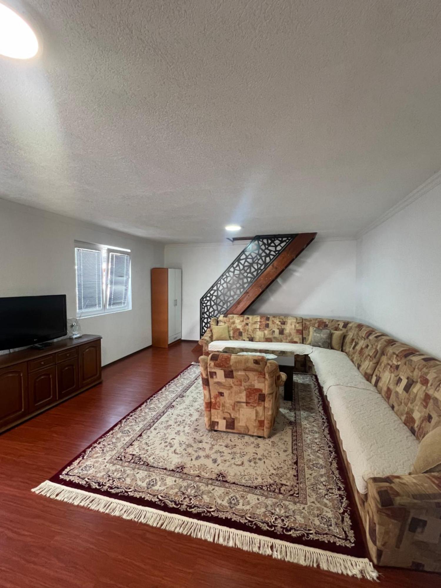 Sara Apartments Плав Екстериор снимка
